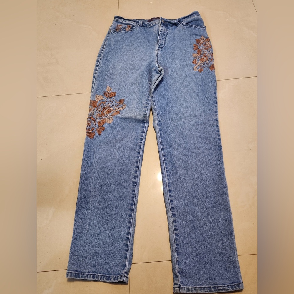 Women’s Gloria Vanderbilt Jeans
Size 10 Average